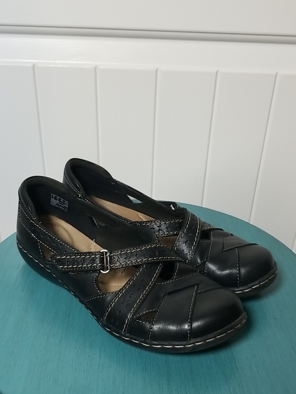 Clarks Ultimate Comfort Collection Size 8.5 Black Leather Mary Jane Strap Flats